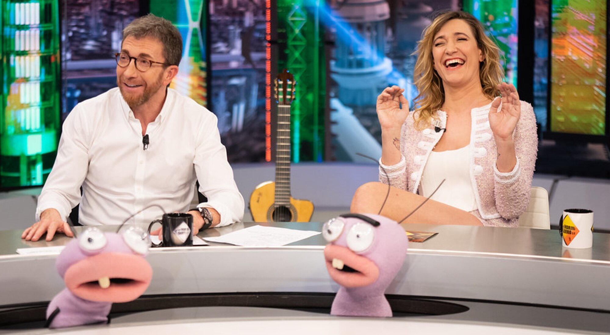 Pablo Motos y Abril Zamora, en 'El hormiguero'