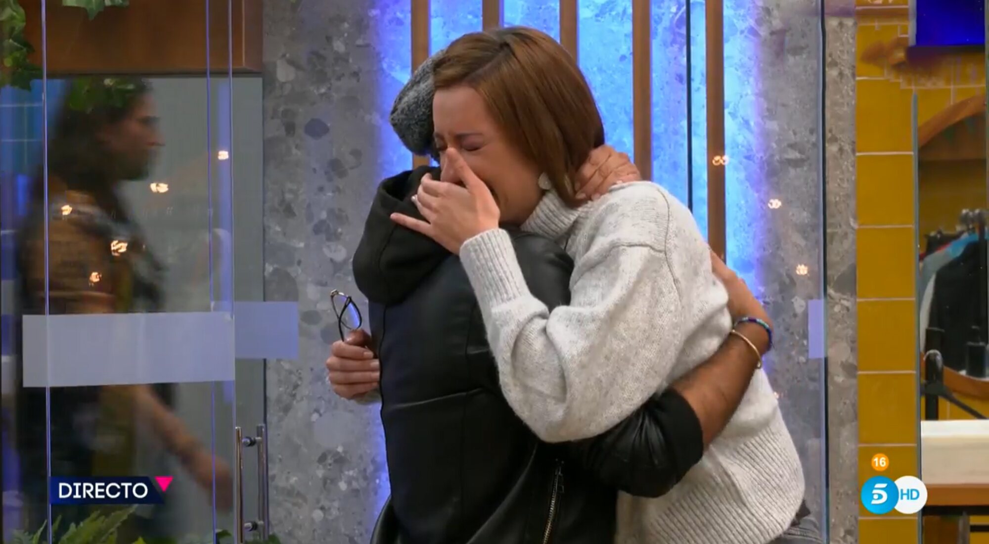 Adara recibe el apoyo de Luis Rollán tras leer el tuit de Lucía Pariente en 'Secret Story'