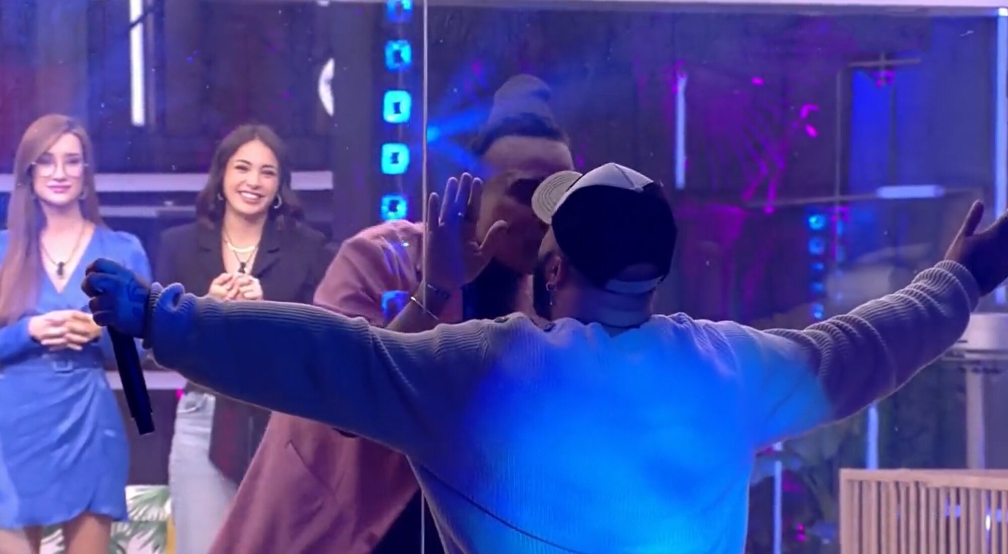 Luis Rollán "besa" a Kiko Rivera en 'Secret Story'