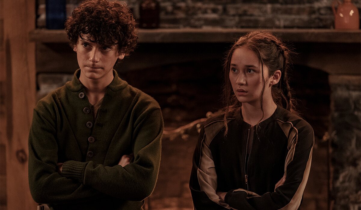 Asha y Elton en el 2x06 de &#39;The Walking Dead: World Beyond&#39;