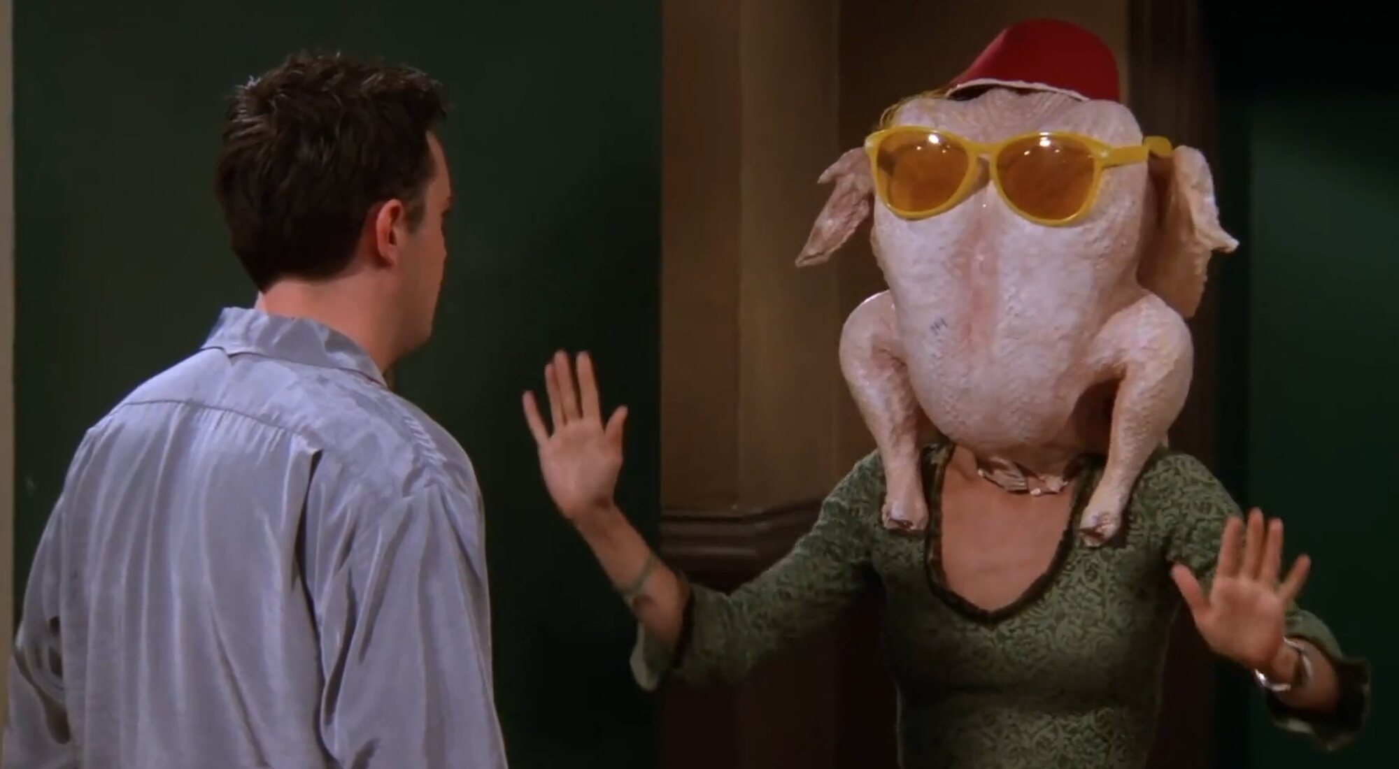 Monica hace el famoso baile del pavo ante Chandler en 'Friends'