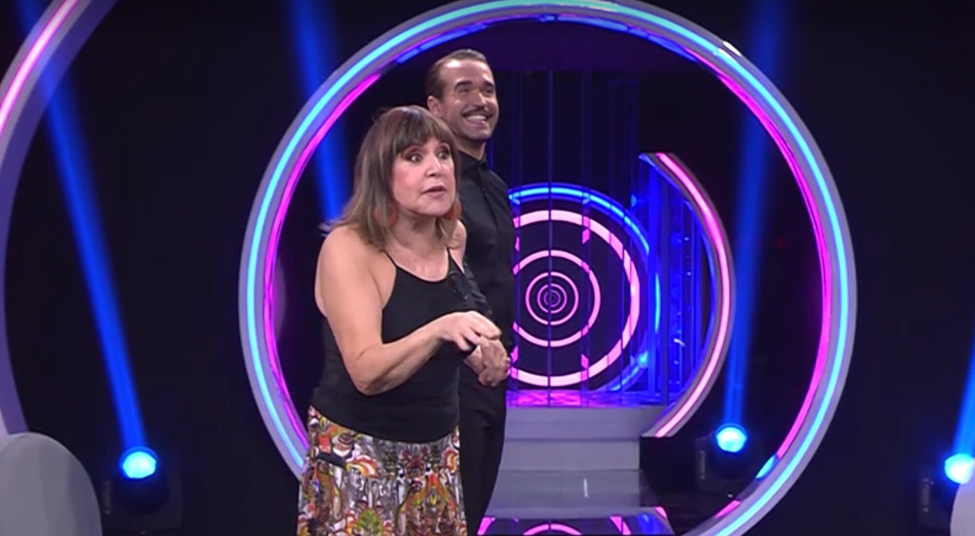 Loles León y uno de los bailarines, en el clonador de &#39;TCMS 9&#39;