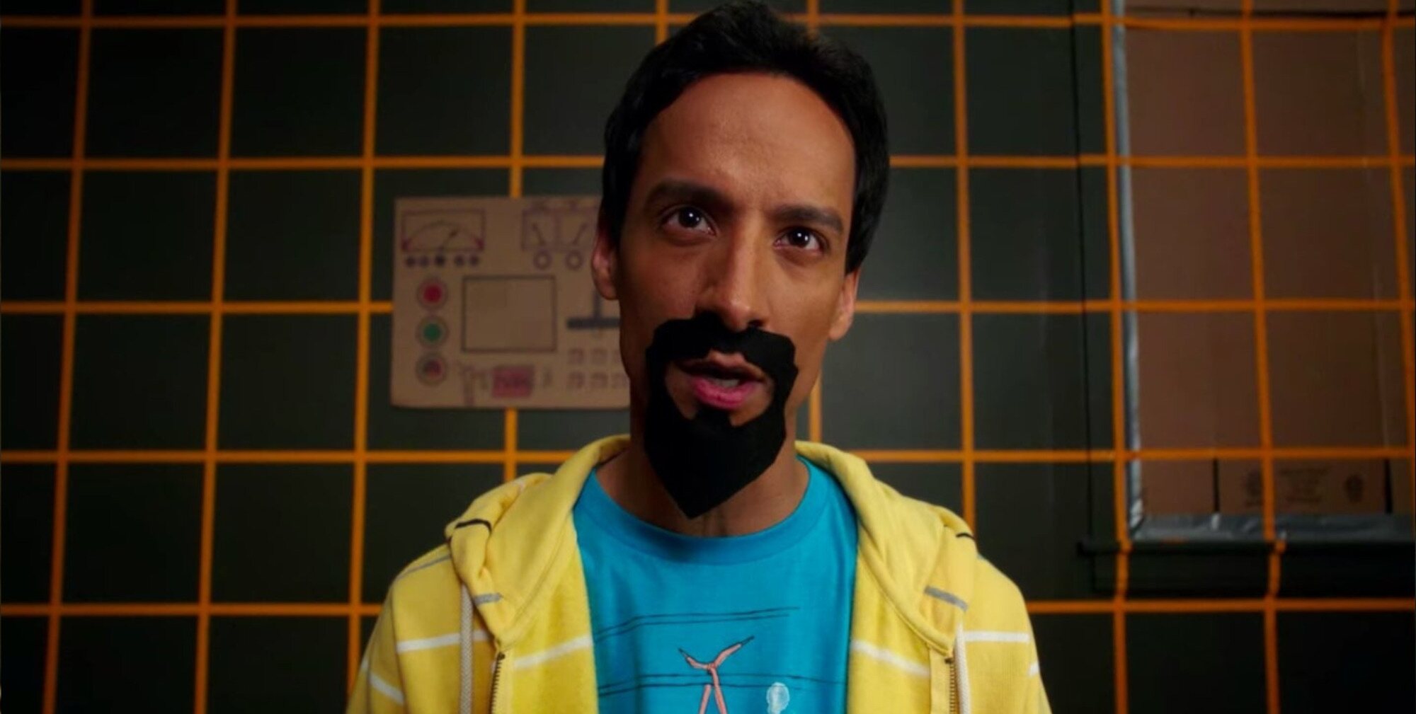 Danny Pudi interpreta al Abed malvado en 'Community'