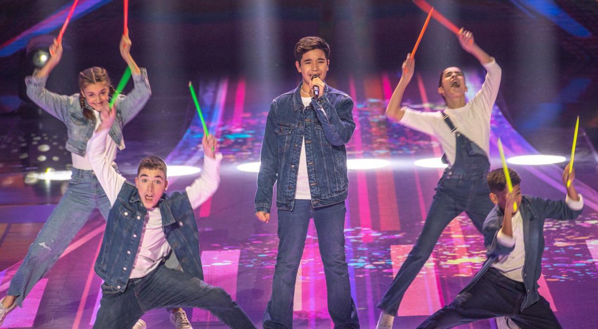 Levi Díaz y sus compañeros en Eurovisión Junior 2021