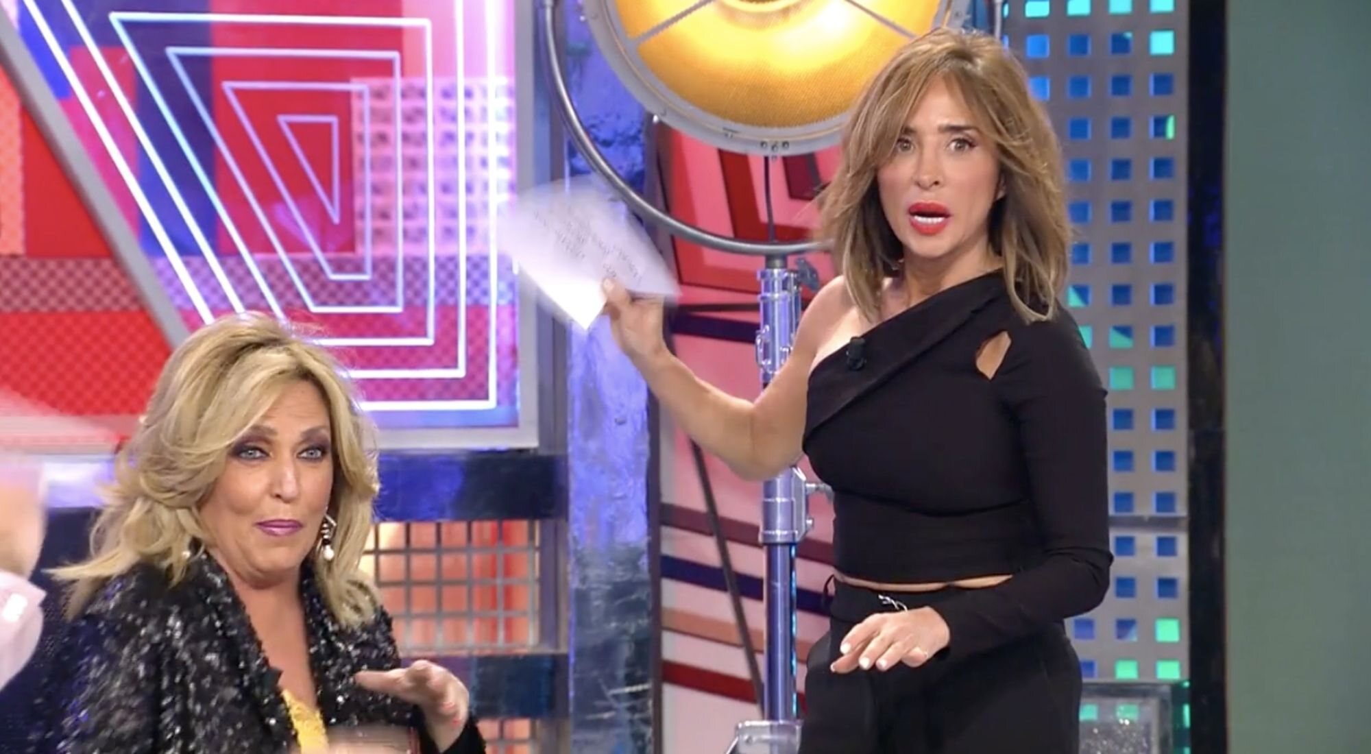 María Patiño abanica a Lydia Lozano por su bajada de tensión