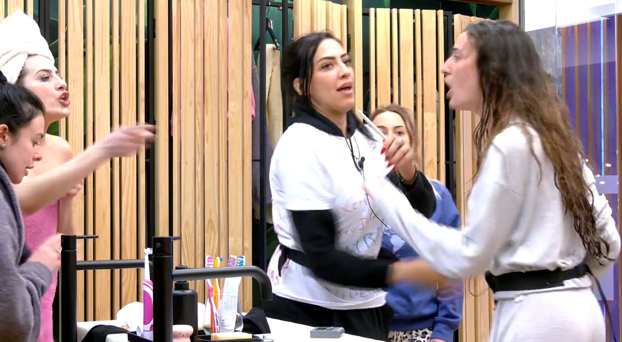 Nissy sigue discutiendo con Carmen tras ducharse en 'Secret Story'