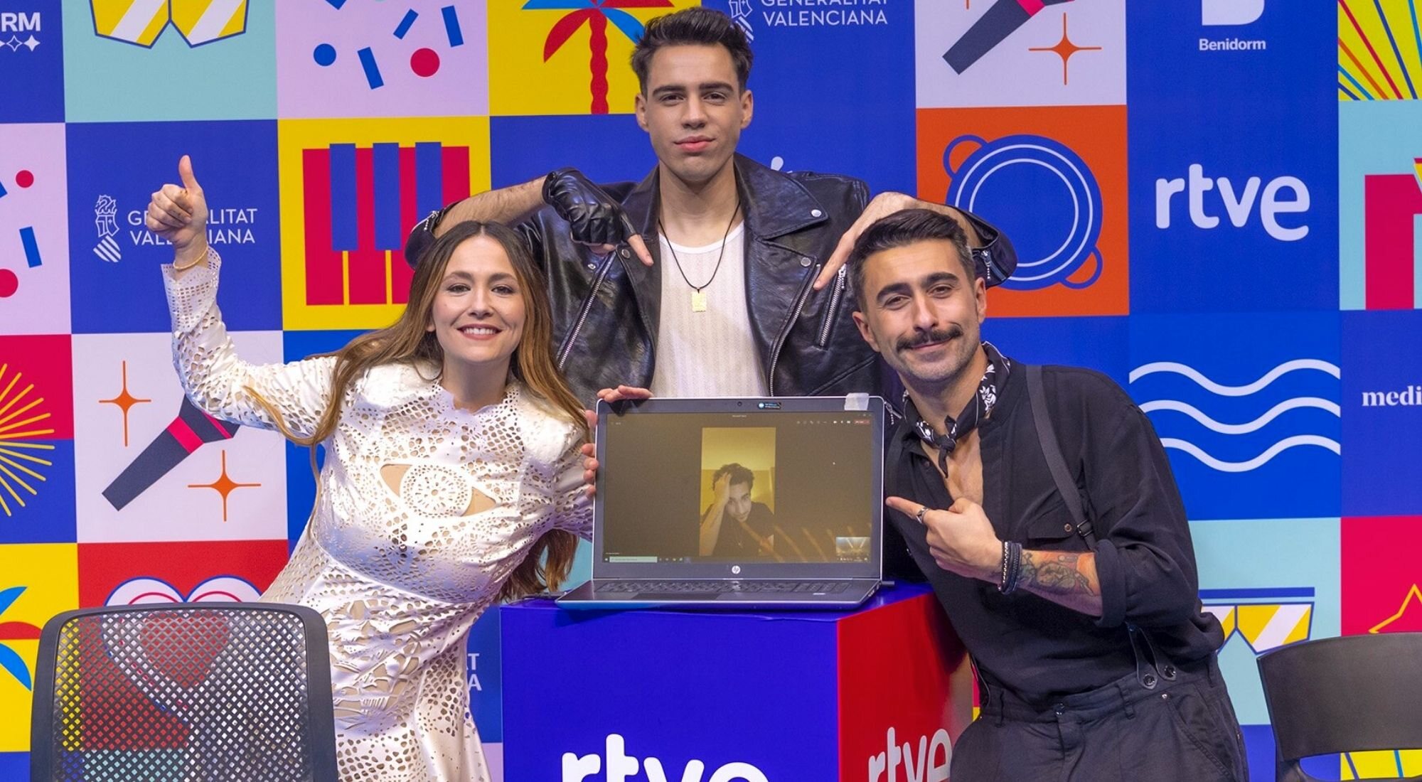 Rigoberta Bandini, Xeinn y Rayden posan junto a Gonzalo Hermida en el Benidorm Fest