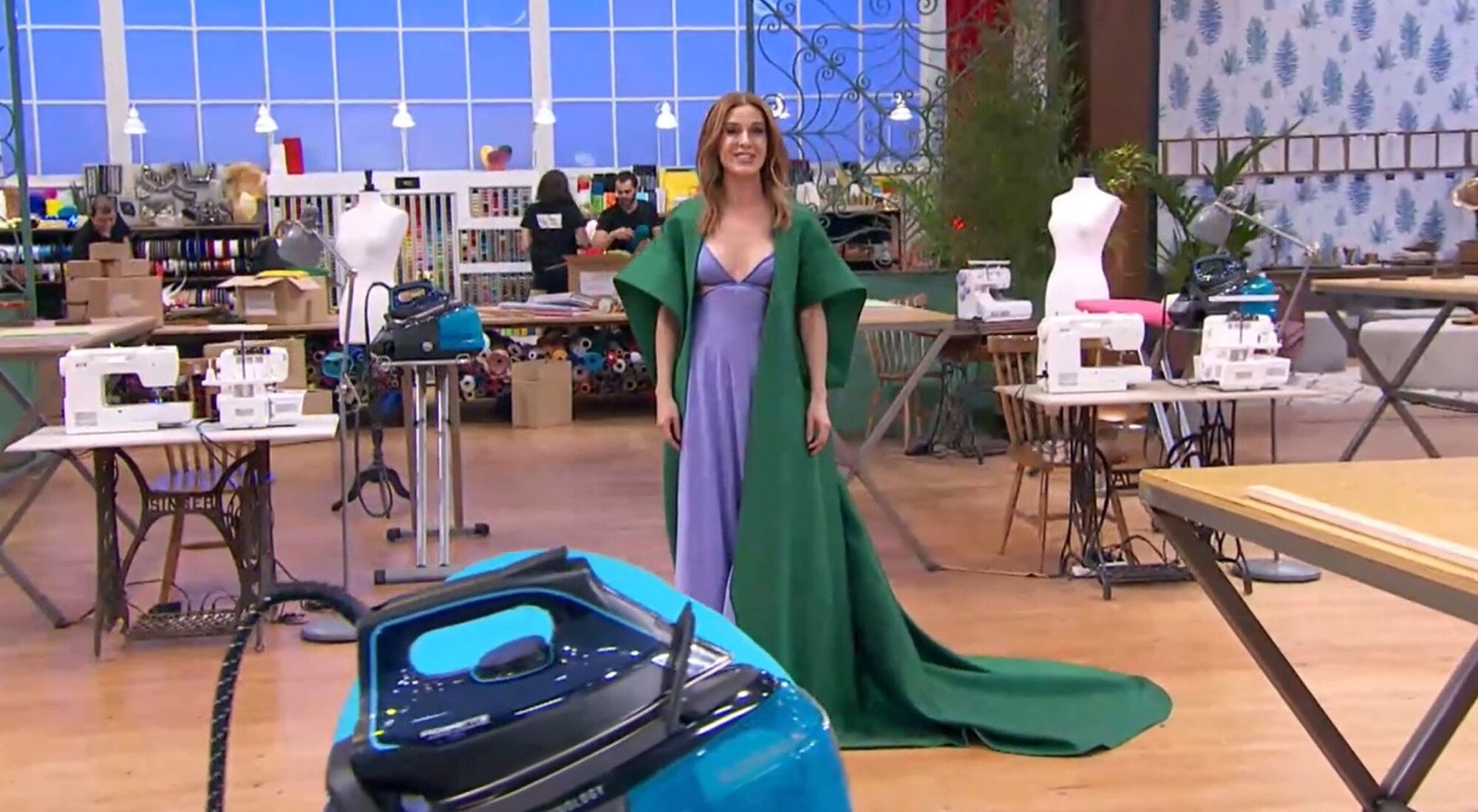 Raquel Sánchez Silva en la promo que confirma la fecha de estreno de &#39;Maestros de la costura 5&#39;