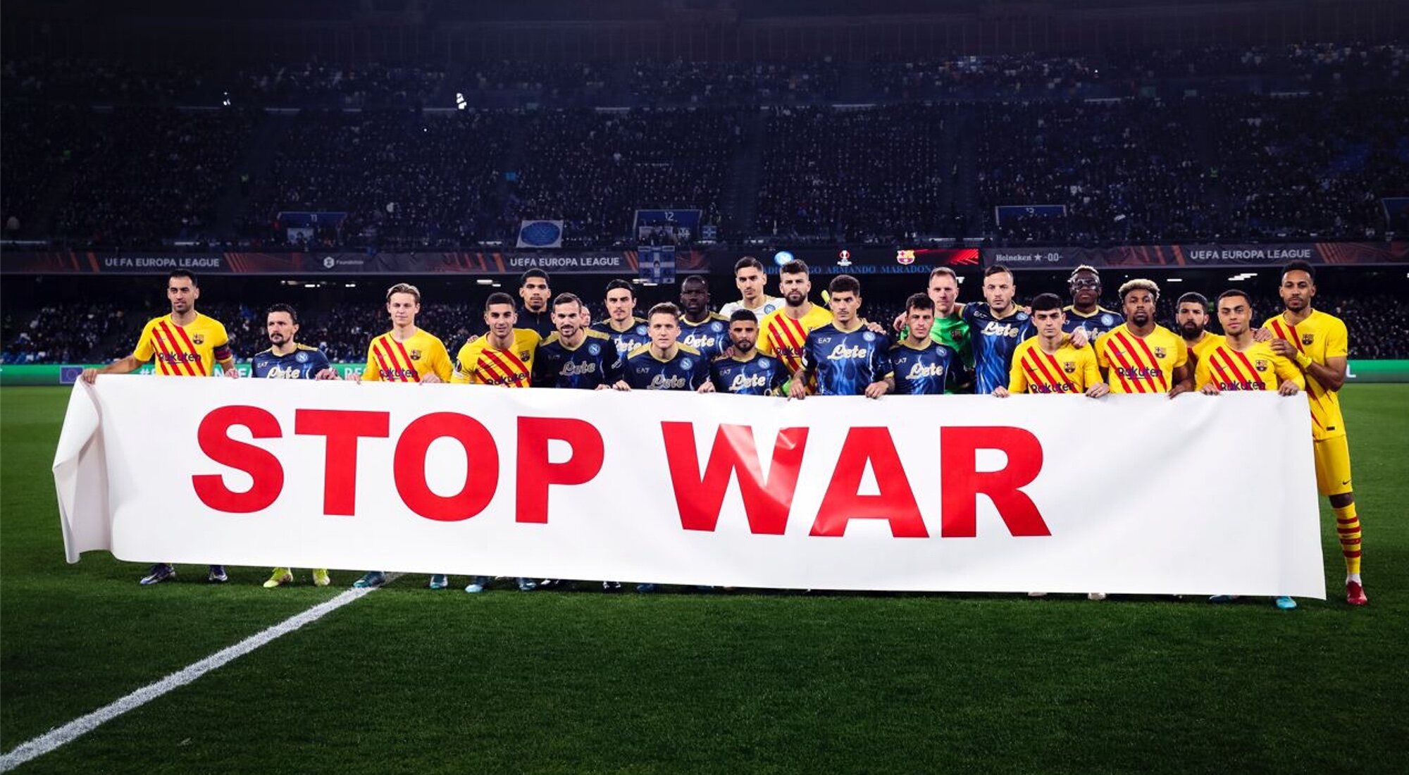 Jugadores del Nápoles y del F.C. Barcelona