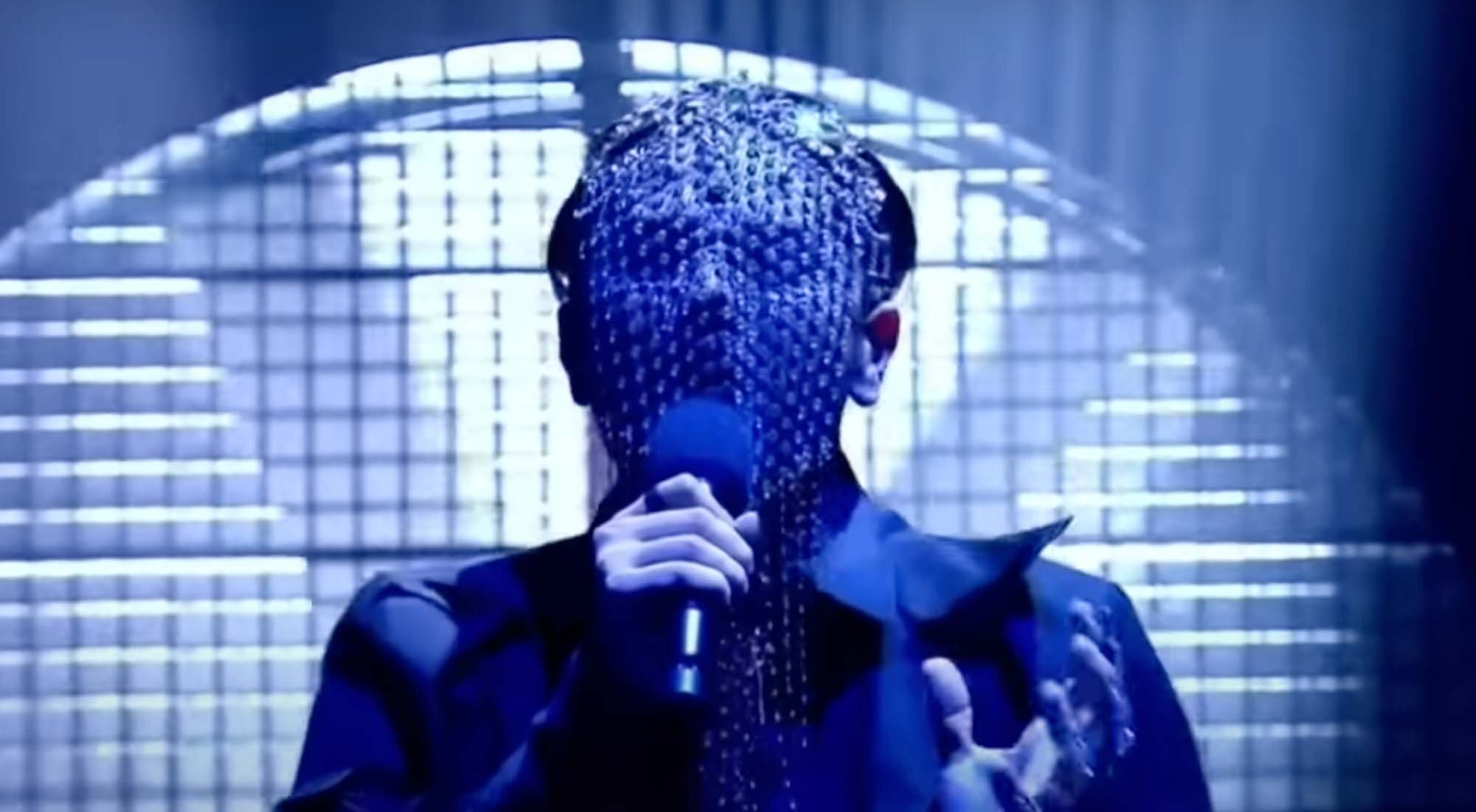 Sheldon Riley interpretando &quot;Not the same&quot; en el &#39;Australia Decides&#39;