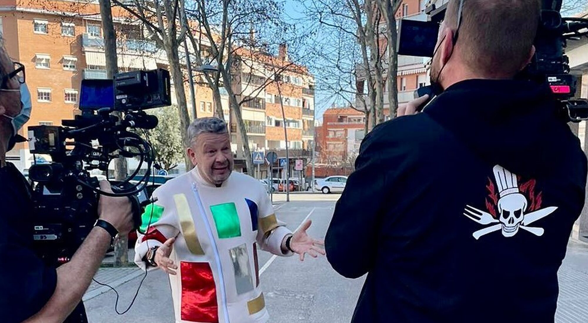 Alberto Chicote y su equipo en plena grabación de &#39;Pesadilla en la cocina&#39;