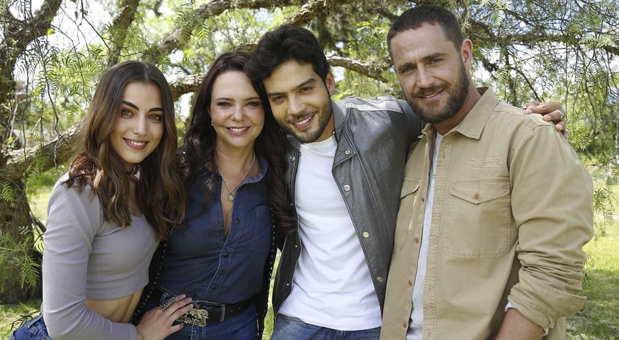 Los actores encargados de dar vida a Sara, Franco y sus hijos Gaby y Andrés en 'Pasión de gavilanes 2'