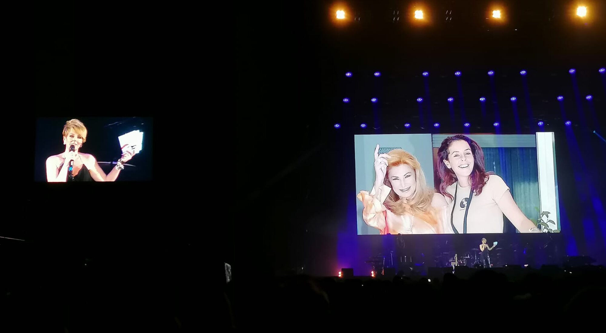 Rocío Carrasco habla al comienzo del homenaje de Rocío Jurado en el Wizink Center