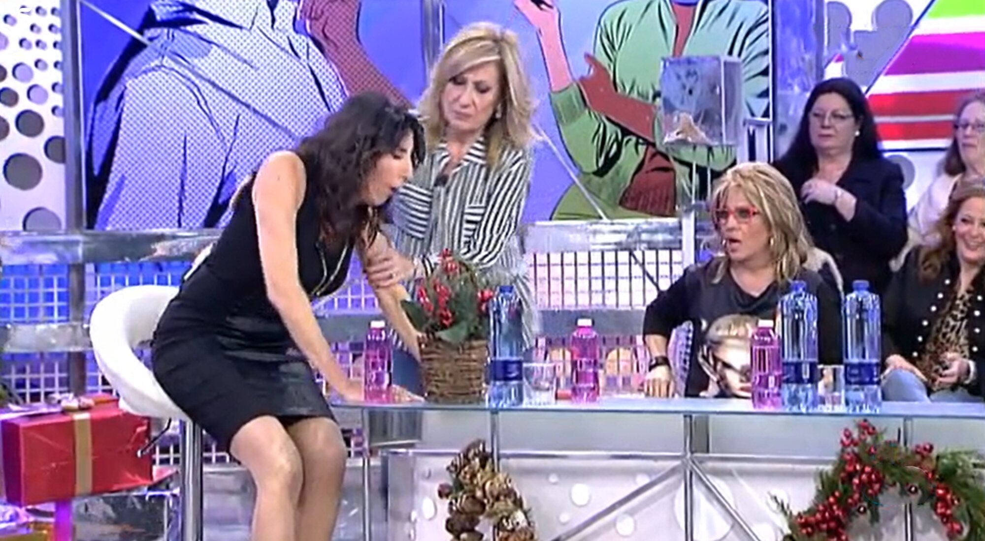 Paz Padilla asusta a sus compañeros de &#39;Sálvame&#39; al escupir sangre falsa