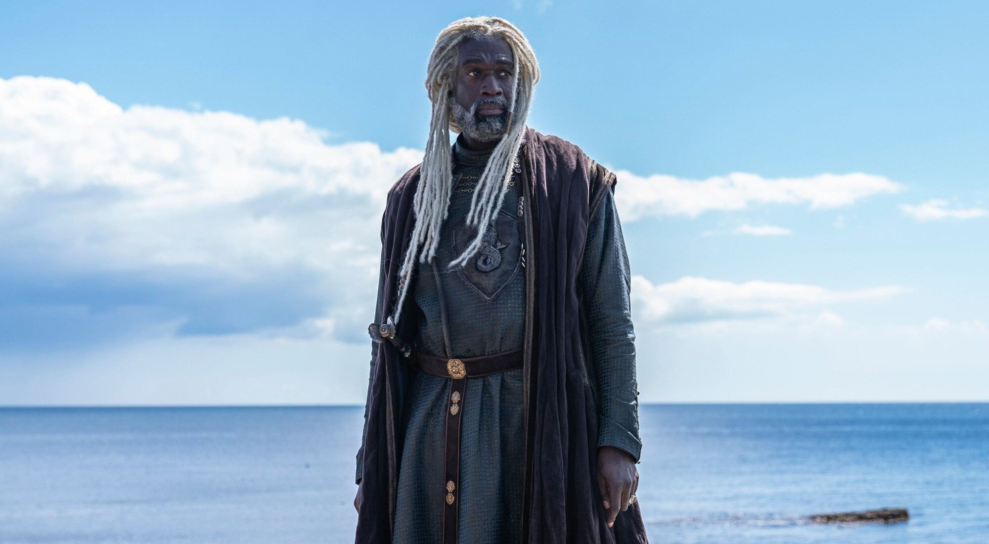 Corlys Velaryon, interpretado por Steve Toussaint, en una imagen de 'La casa del dragón'