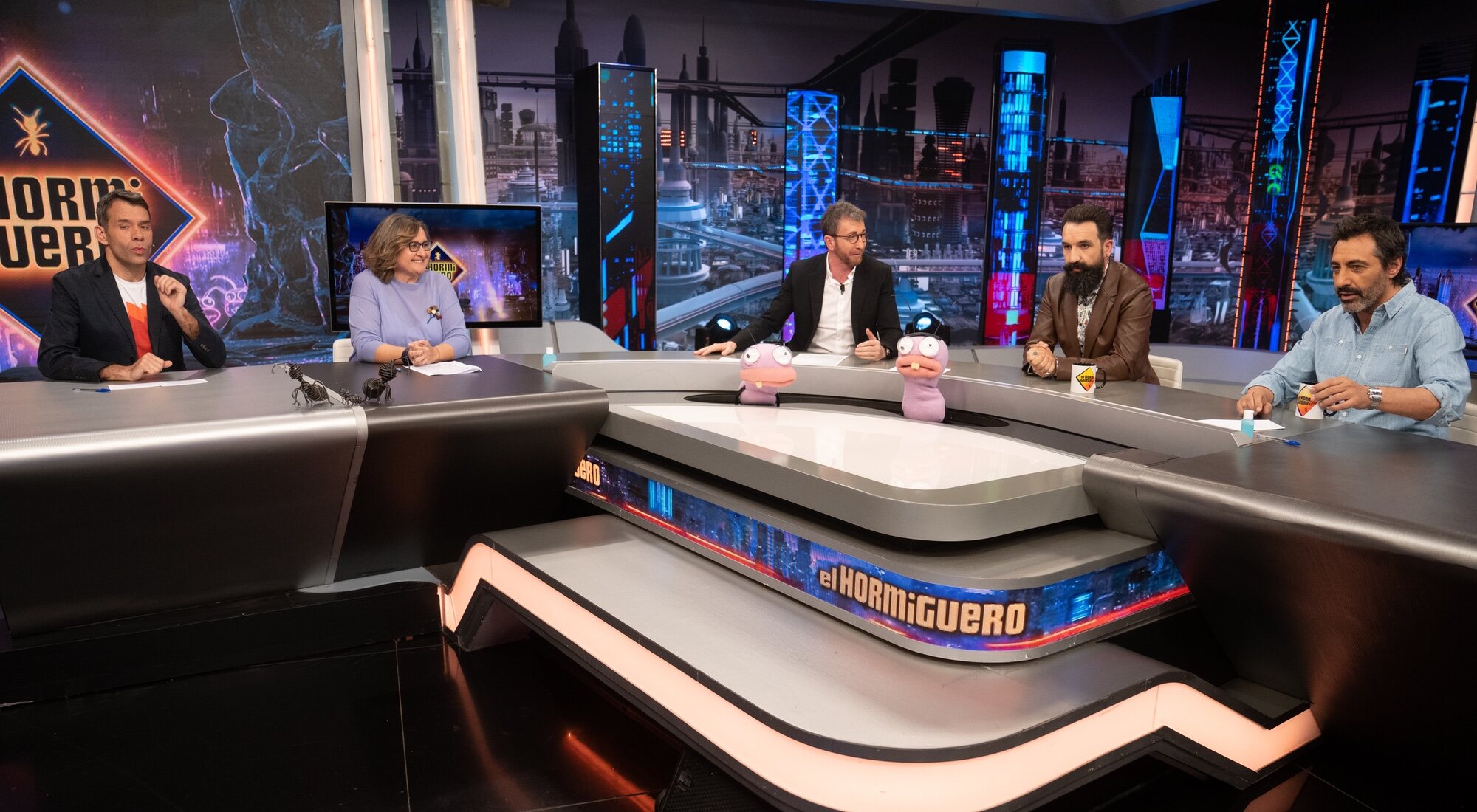 Los colaboradores debatiendo en la mesa de actualidad de 'El hormiguero'