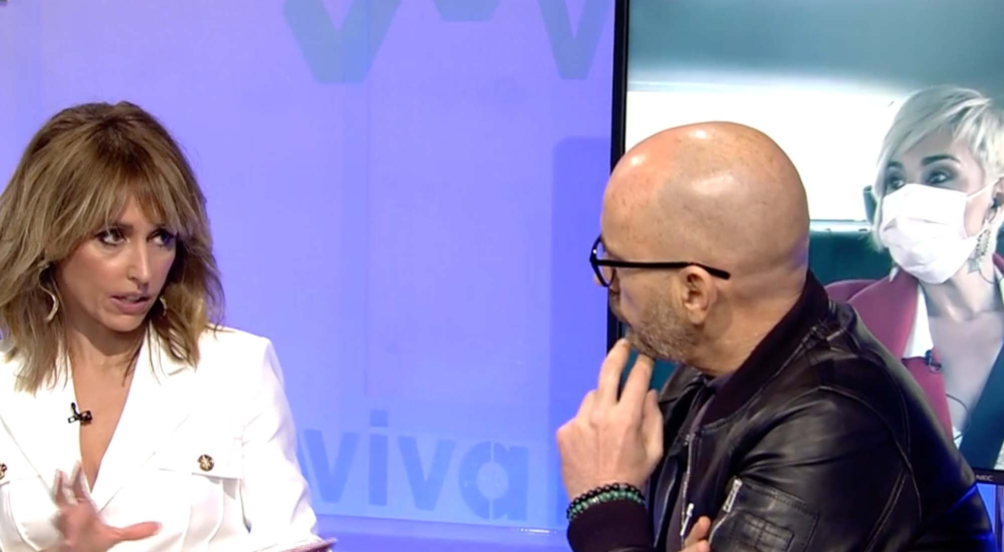 Emma García y Diego Arrabal conversan mientras esperan la llegada de Ana María Aldón en 'Viva la vida'