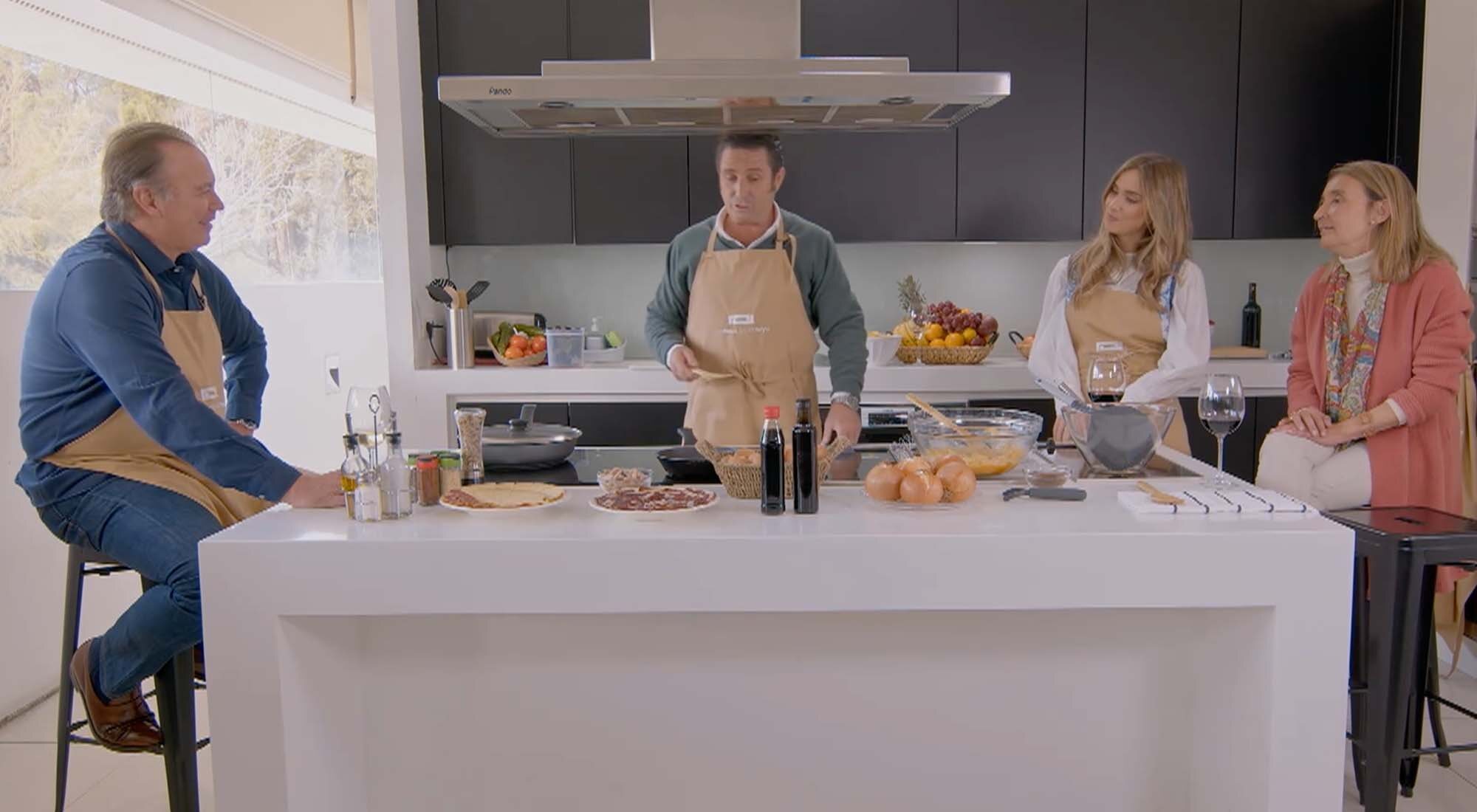 Bertín Osborne junto a María Pombo y su familia en 'Mi casa es la tuya'