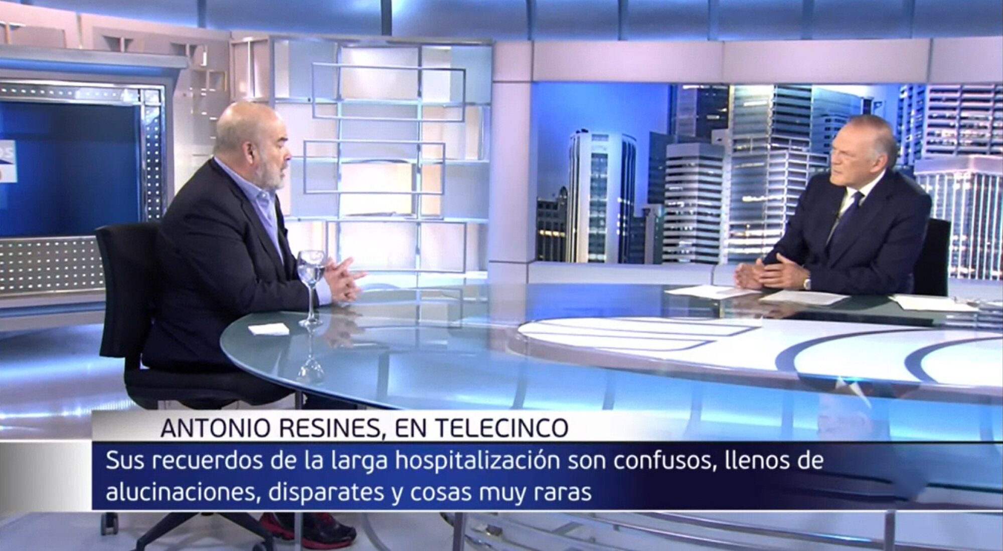 Pedro Piqueras entrevista a Antonio Resines en 'Informativos Teelcinco'