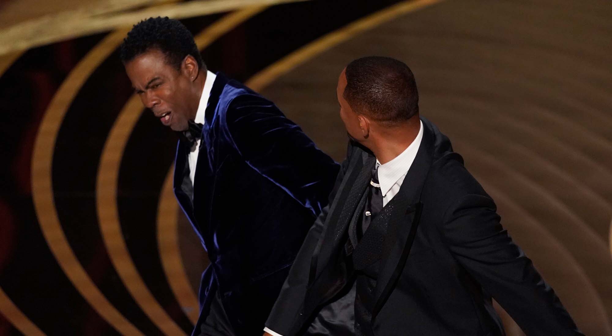 Will Smith propinándole el bofetón a Chris Rock en los Oscar 2022