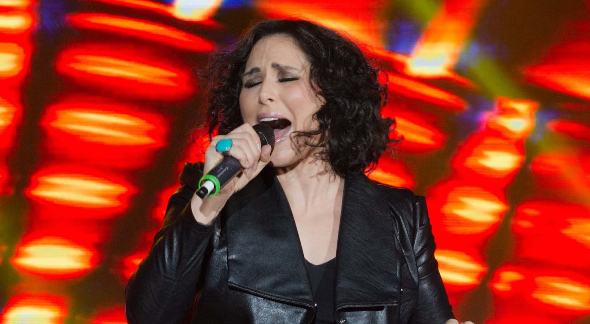 Rosa López interpretando "Europe's living a celebration" en la PreParty de 2019, celebrada en Madrid