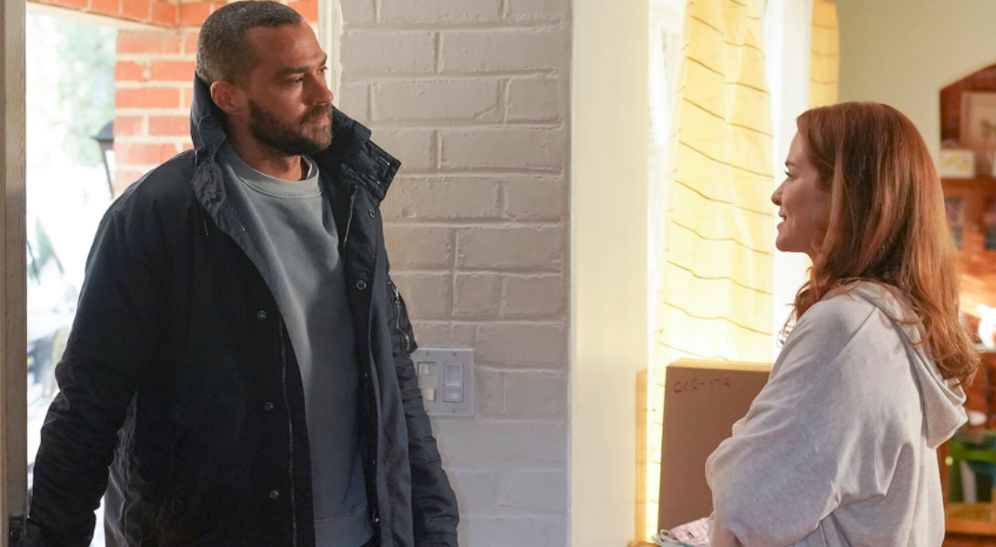 Jesse Williams y Sarah Drew en 'Anatomía de Grey'