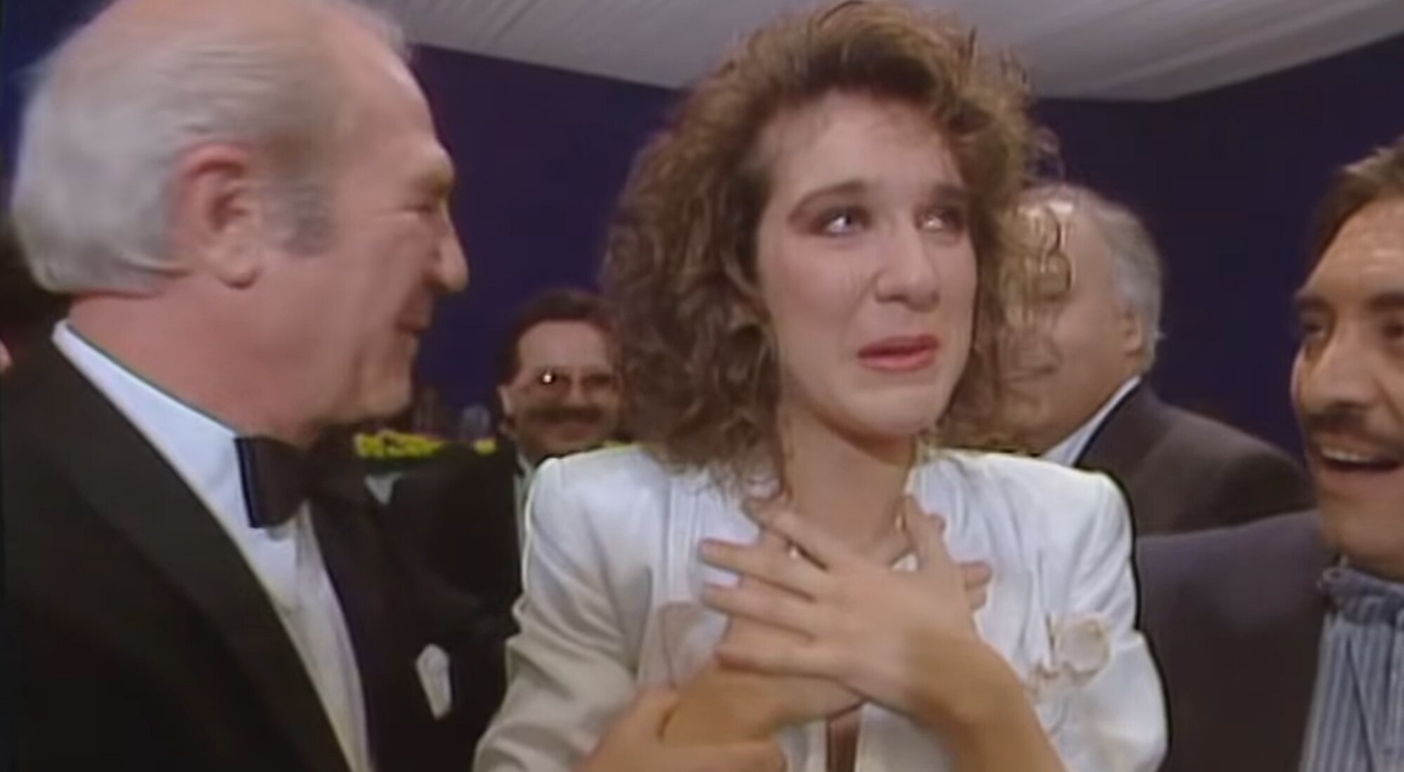 La canadiense Céline Dion, emocionada tras su victoria en Eurovisión 1988 como representante de Suiza
