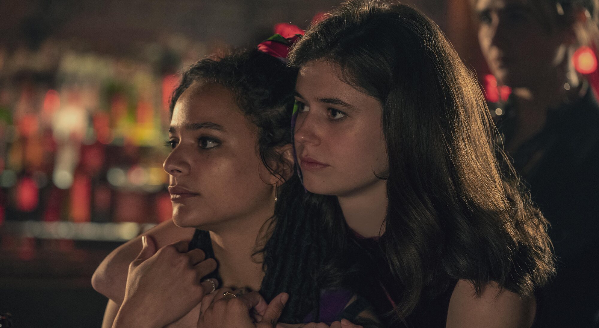 Sasha Lane y Alison Oliver en &#39;Conversaciones entre amigos&#39;
