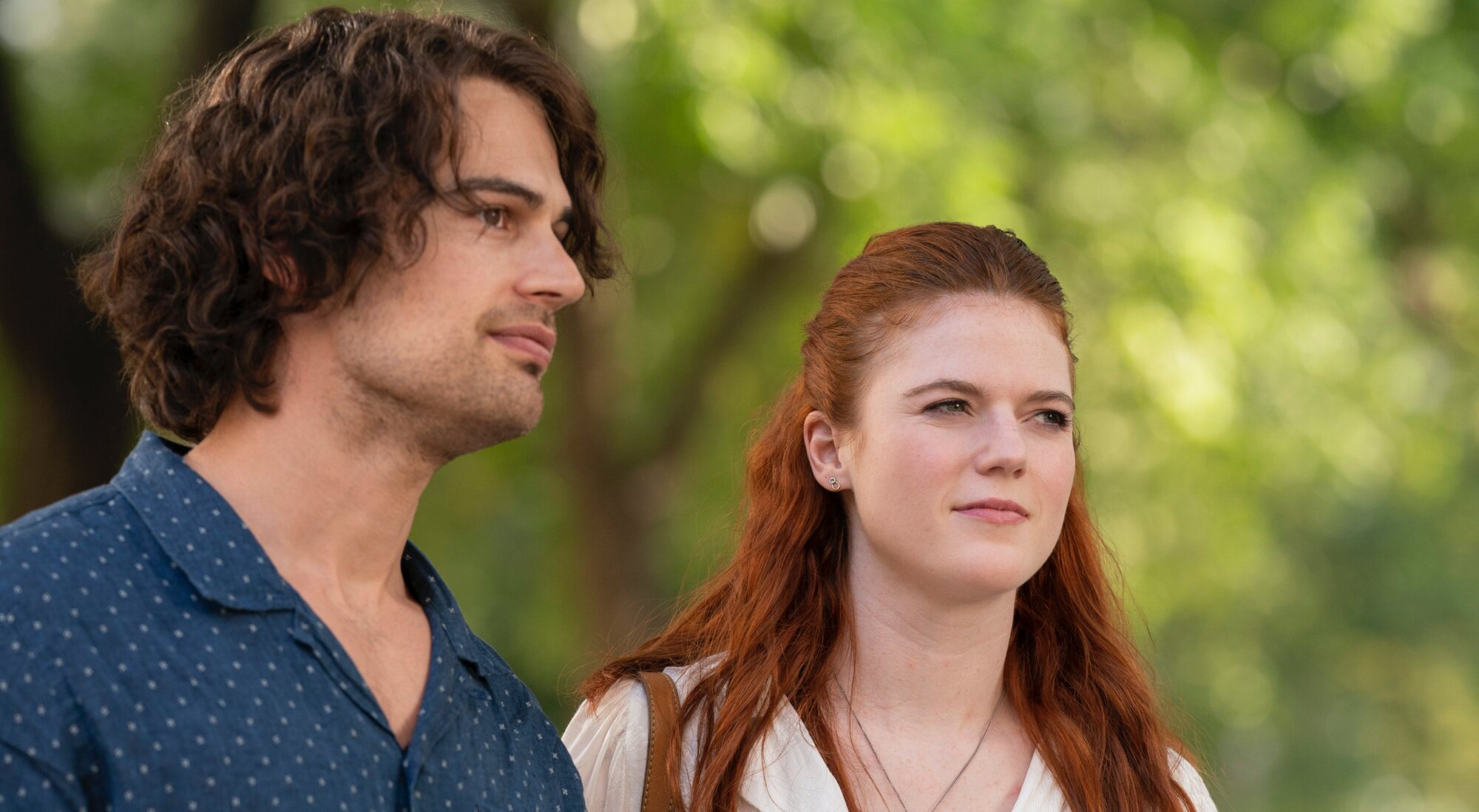 Theo James y Rose Leslie en &#39;La mujer del viajero en el tiempo&#39;