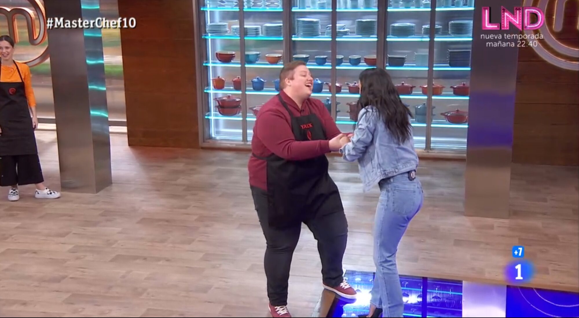Yannick le agradece a Chanel su regalo durante su visita a 'Masterchef 10'