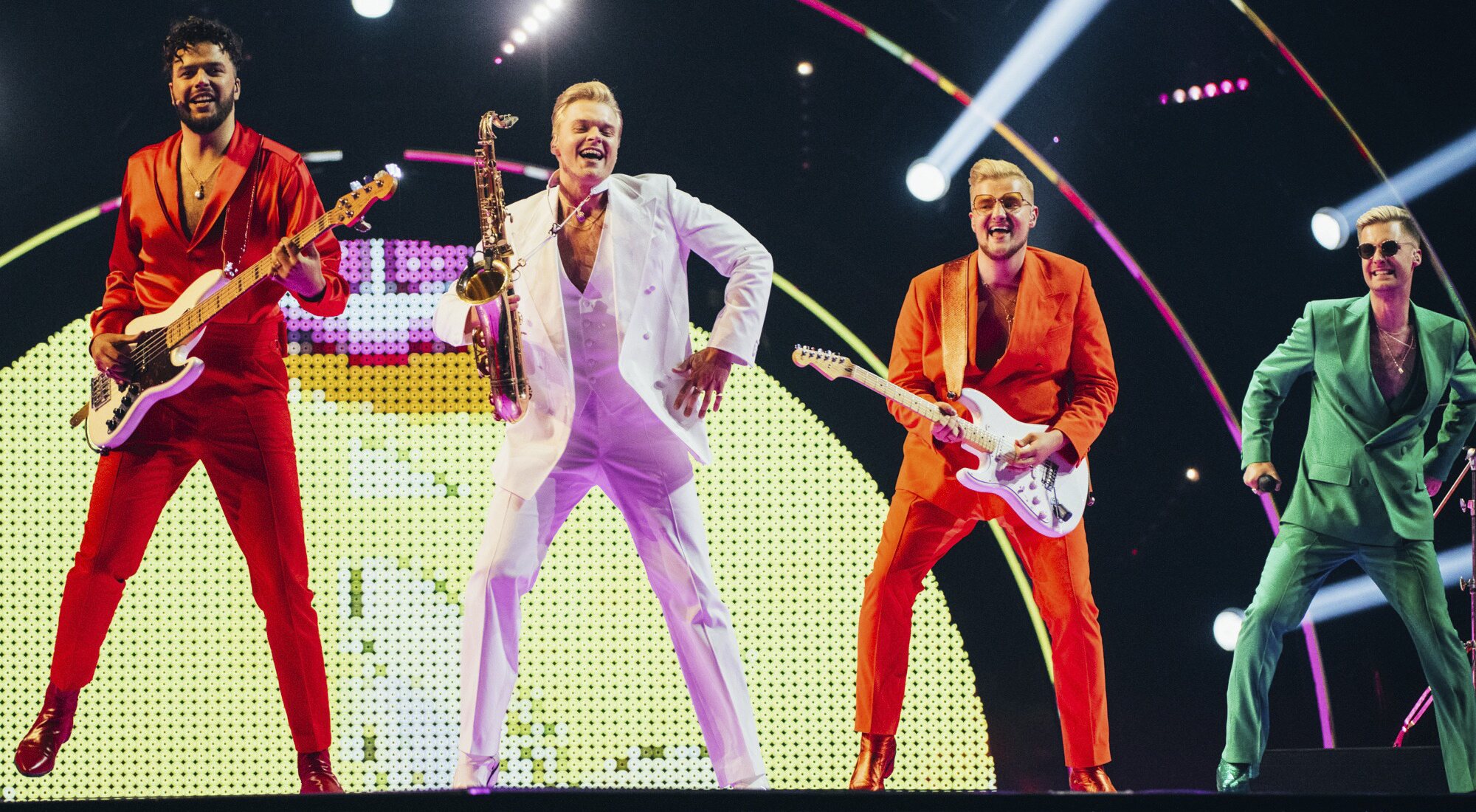 El look de Citi Zeni, representantes de Letonia en Eurovisión, despertó las primeras bromas de la semifinal