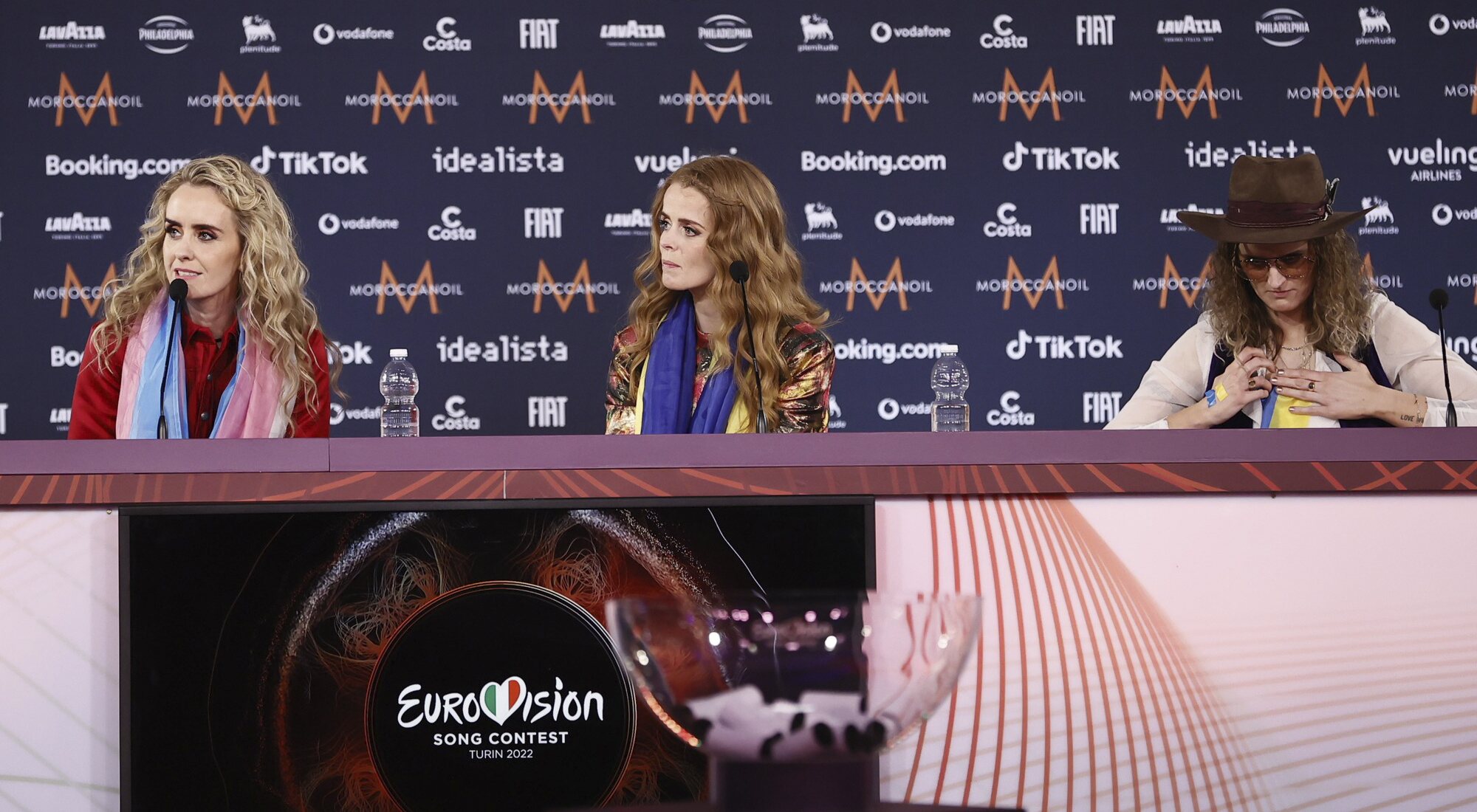 El trío Systur, representantes de Islandia en Eurovisión, en la rueda de prensa tras la primera semifinal