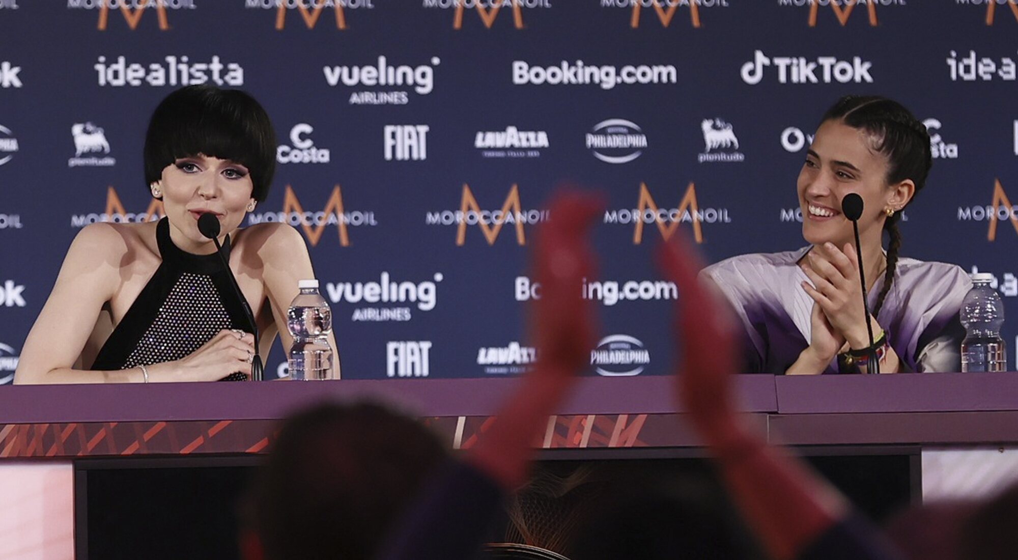 Las representantes de Lituania y Portugal en la rueda de prensa tras la primera semifinal de Eurovisión 2022