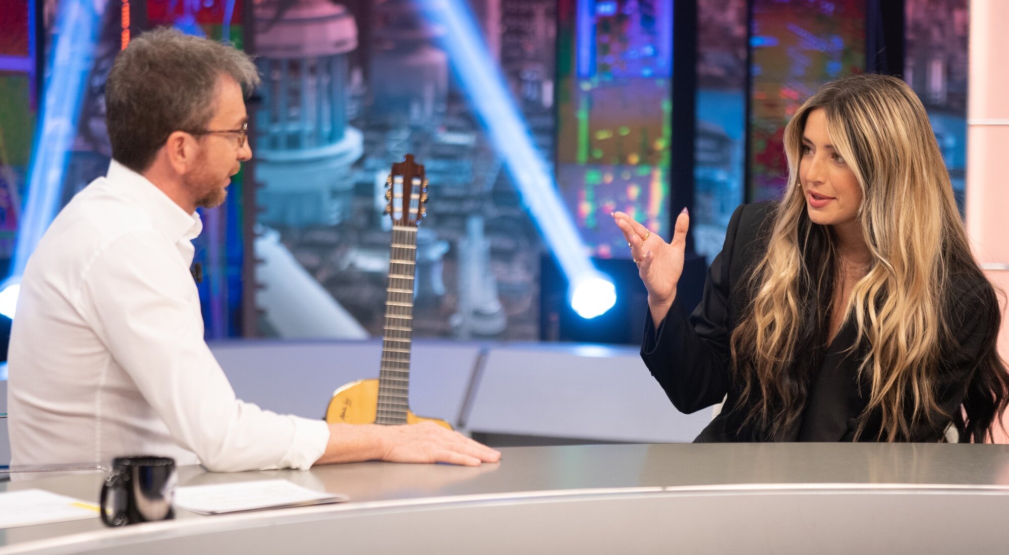 Pablo Motos y Lola Índigo, en 'El hormiguero'