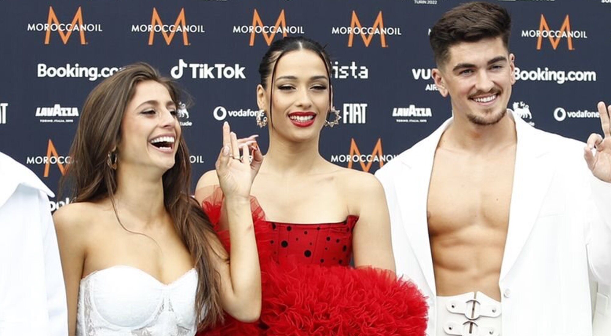 Chanel y sus bailarines, en la Turquoise Carpet