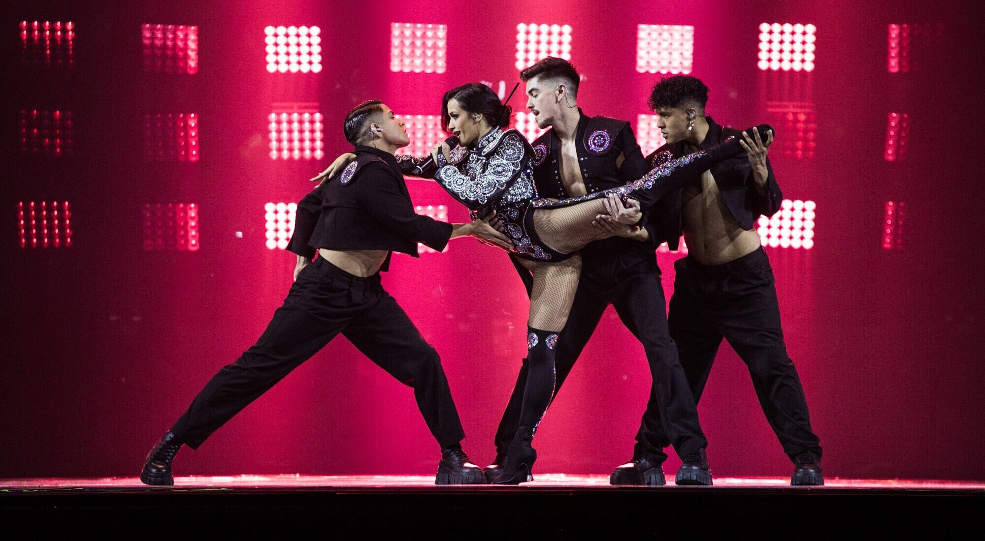Chanel y sus bailarines en uno de sus ensayos antes de la final de Eurovisión 2022