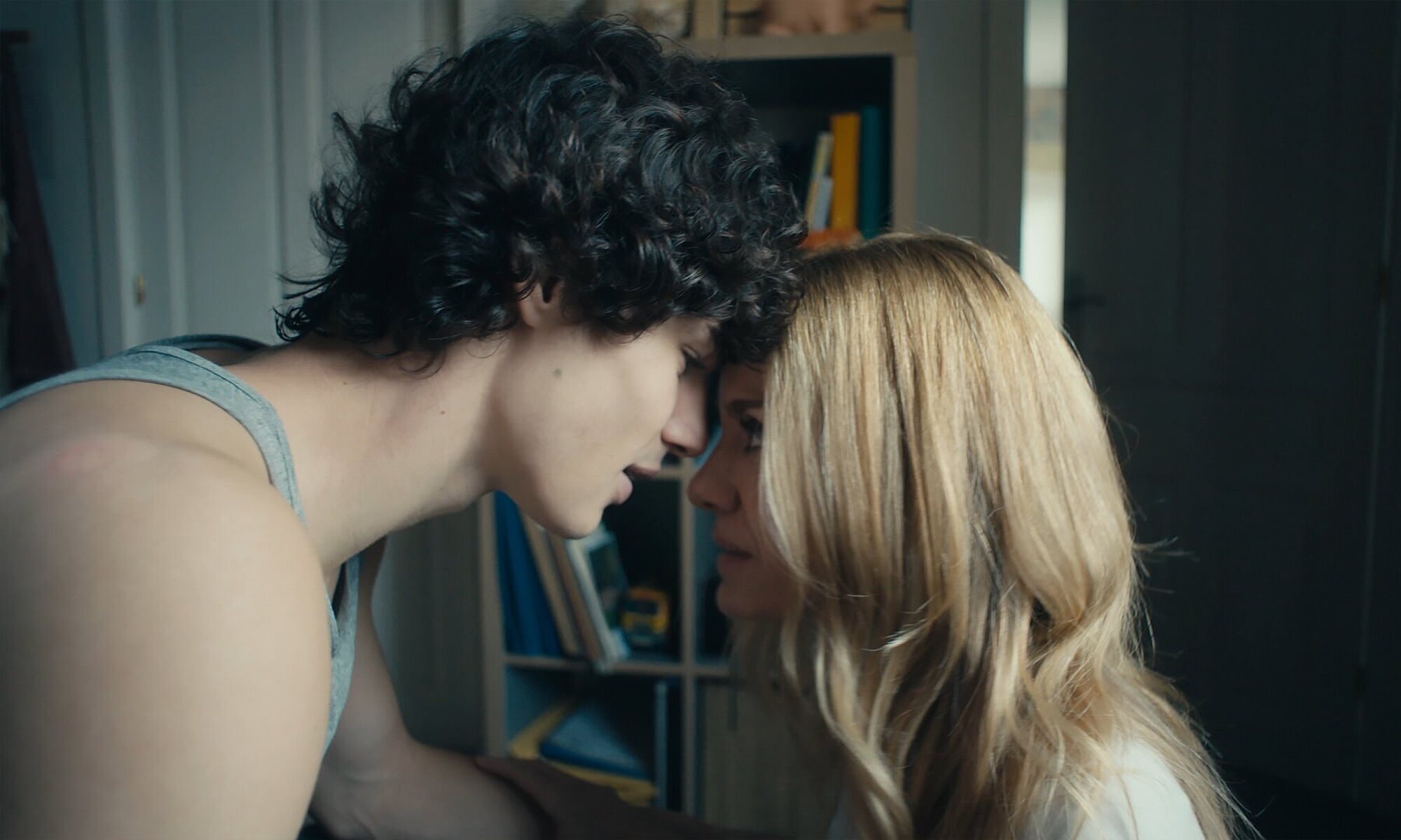 Fernando Líndez y Alexandra Jiménez, en una escena de 'Escándalo. Relato de una obsesión'