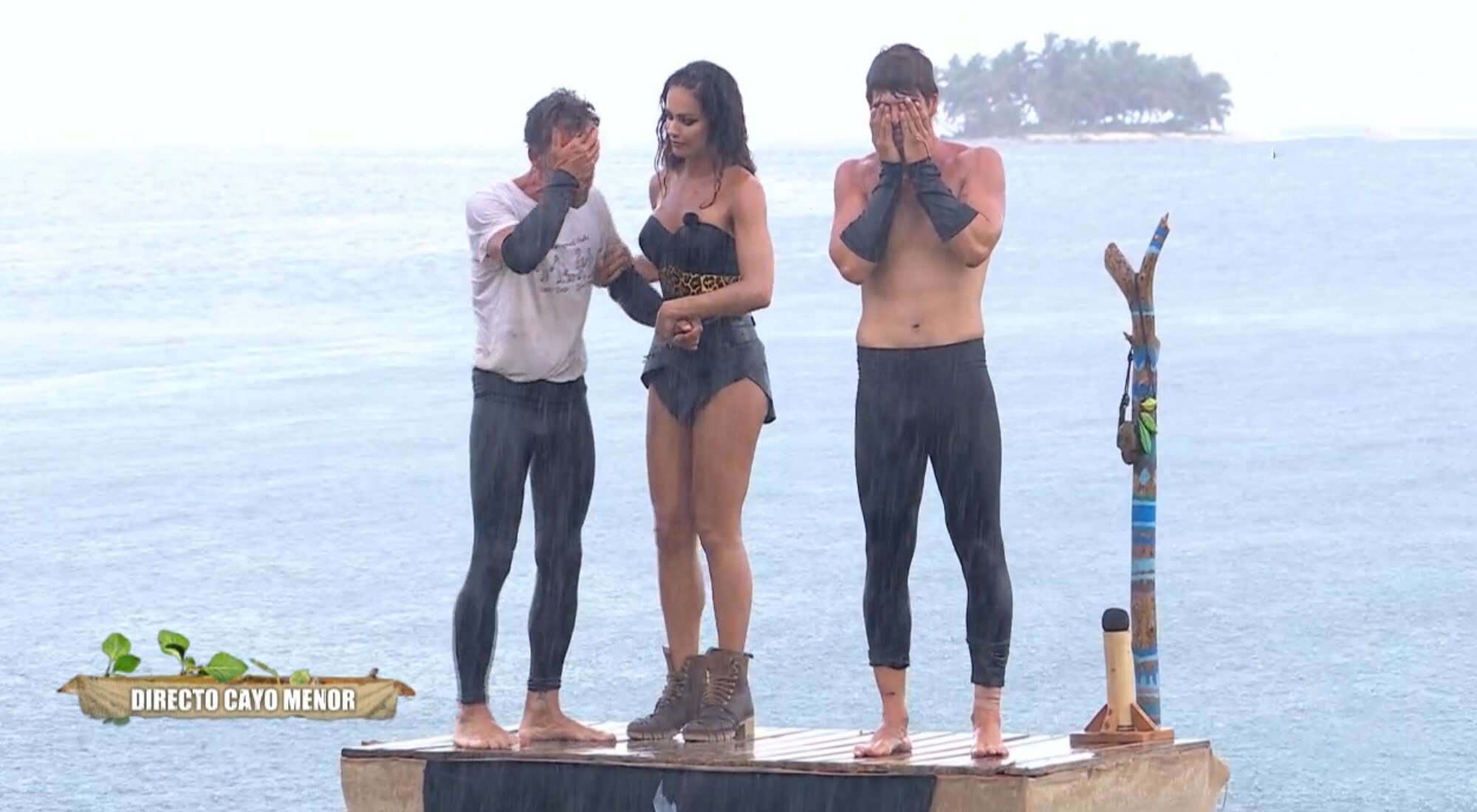 Lara Álvarez se reúne con los mareados Nacho Palau y Alejandro Nieto tras su prueba líder de 'Supervivientes'