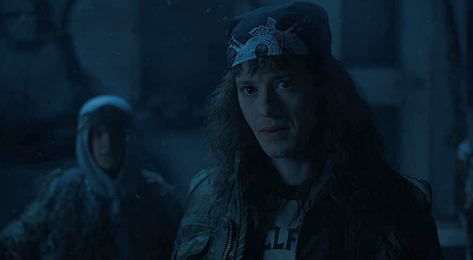 Joseph Quinn en el papel de Eddie en la segunda parte de 'Stranger Things 4'