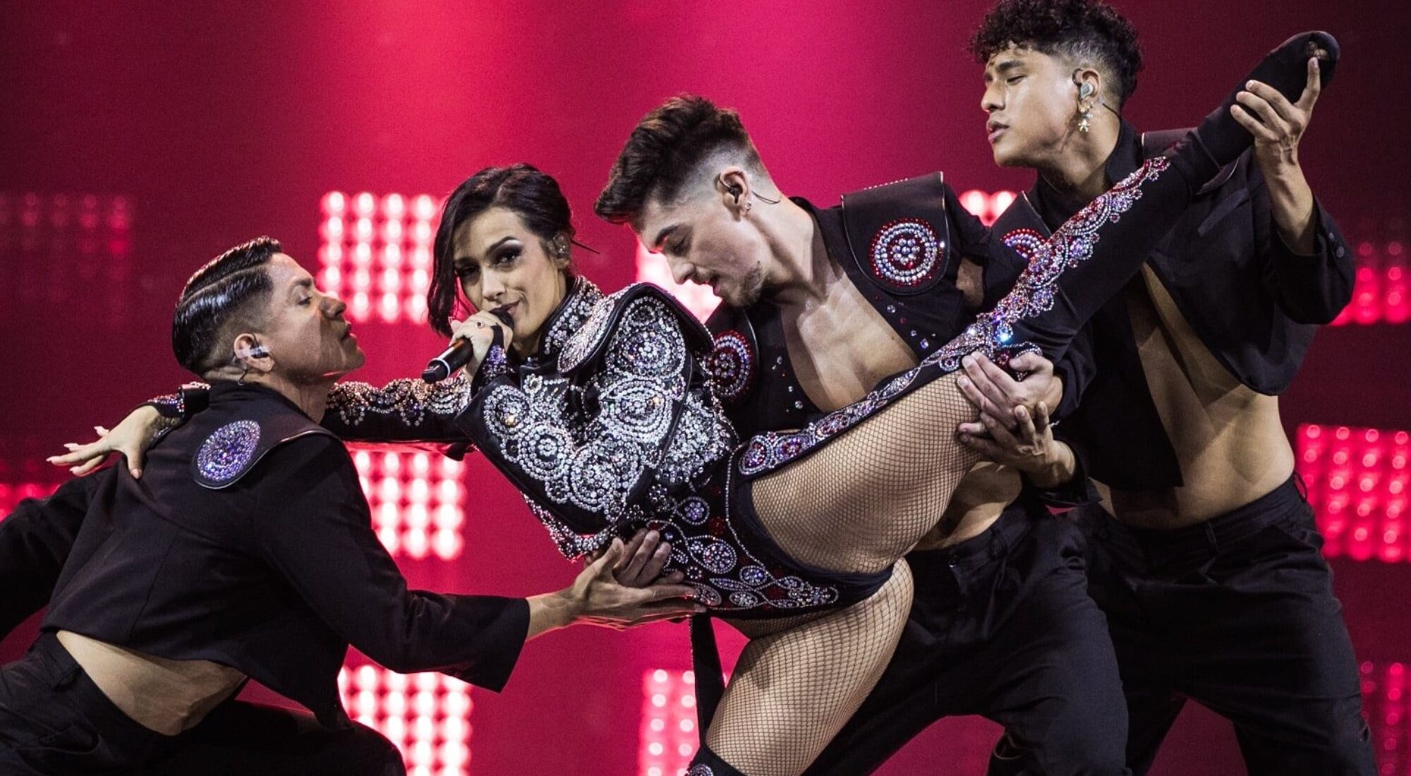 Chanel y sus bailarines en Eurovisión 2022