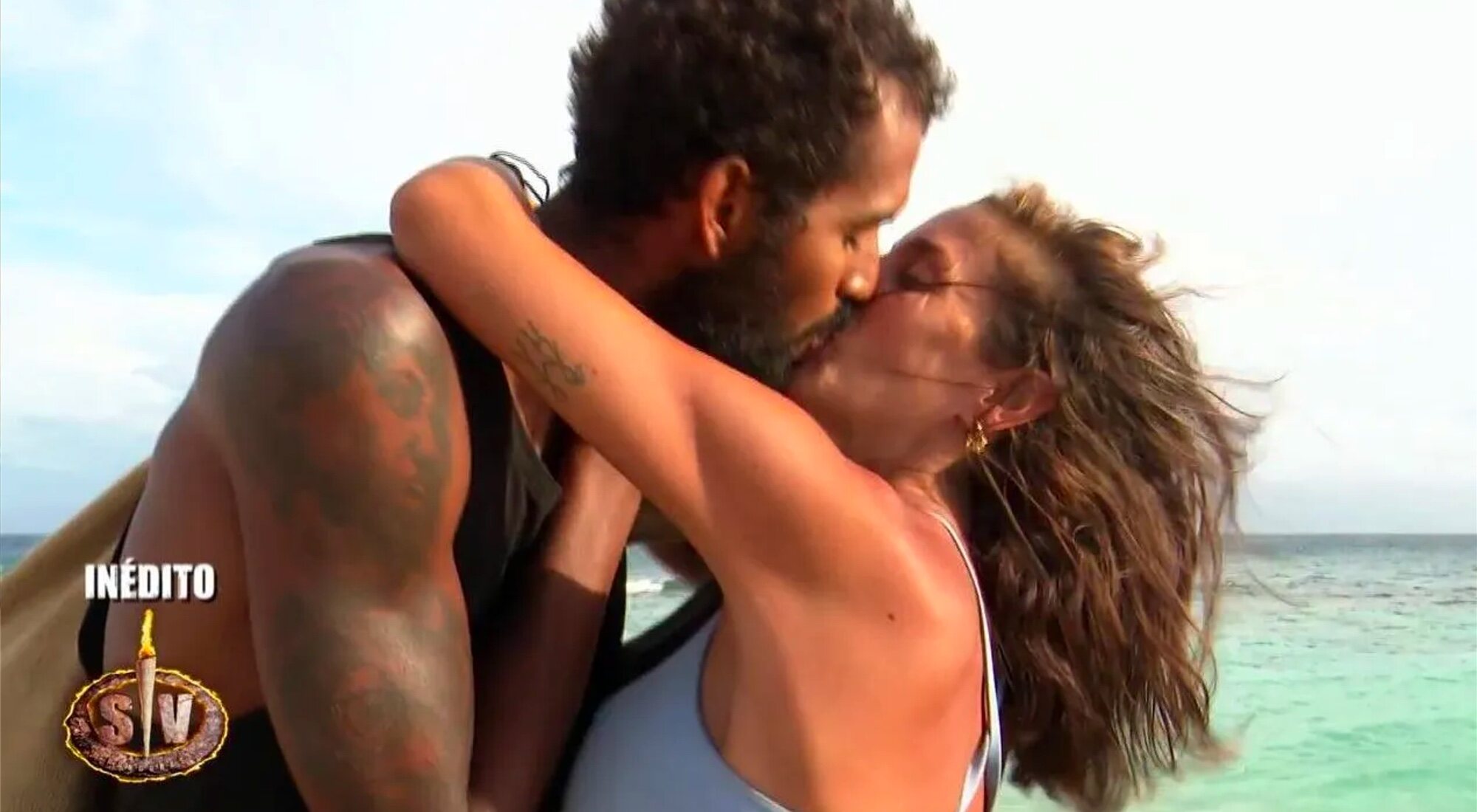 Yulen Pereira y Anabel Pantoja se besan en 'Supervivientes 2022'