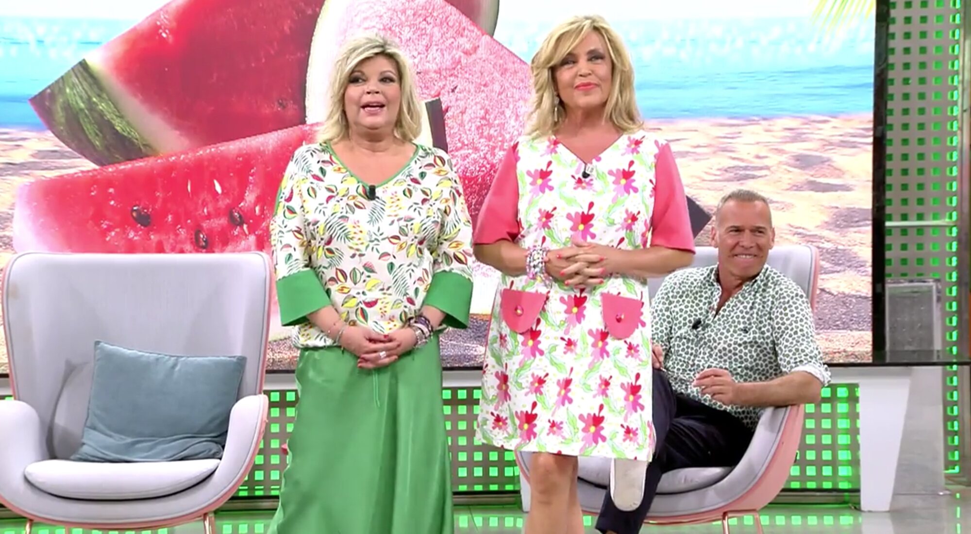 Lydia Lozano posa con el polémico vestido