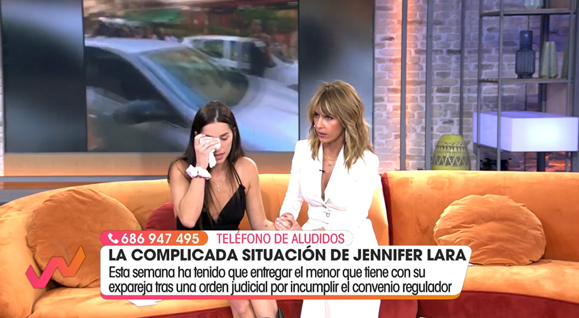 Emma García consuela a una Jennifer Lara muy alterada