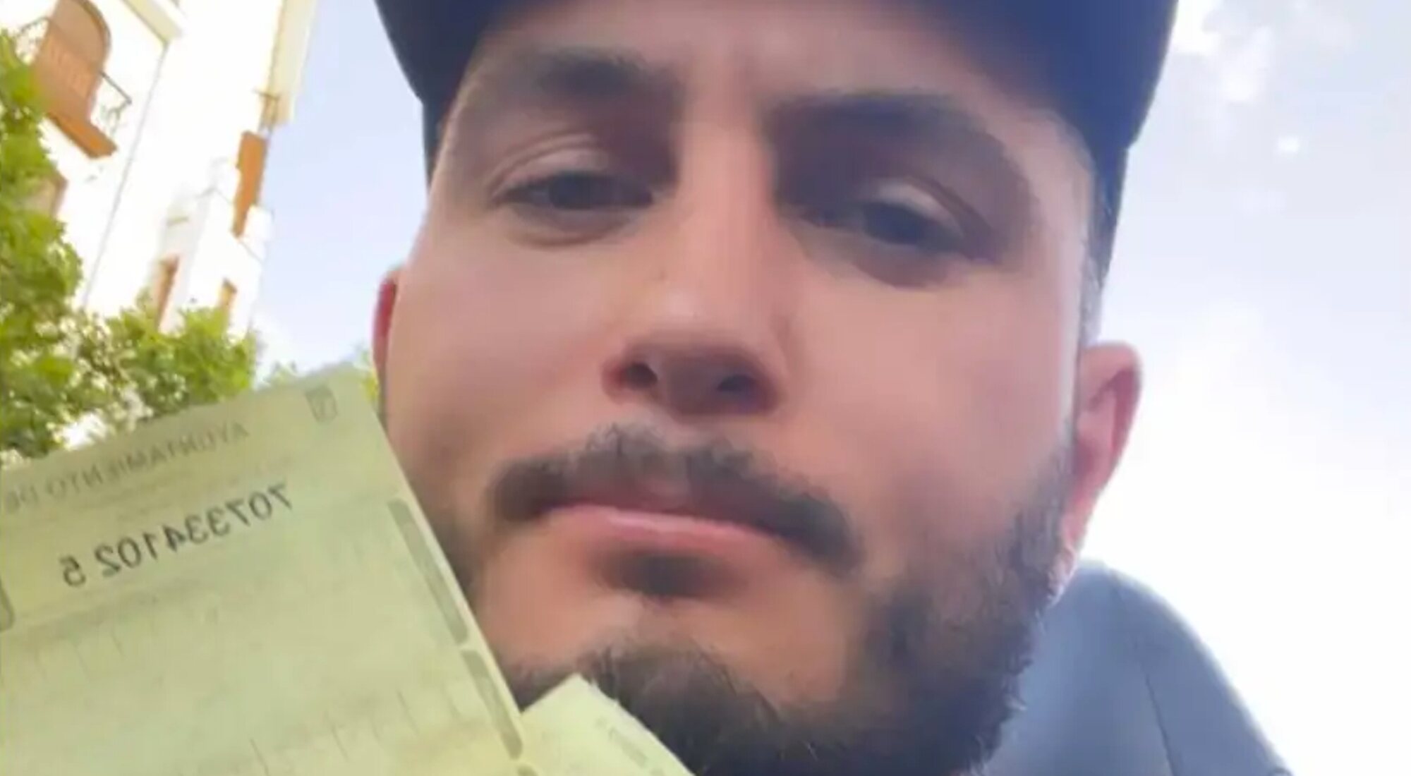 Omar Montes muestra las multas en su Instagram