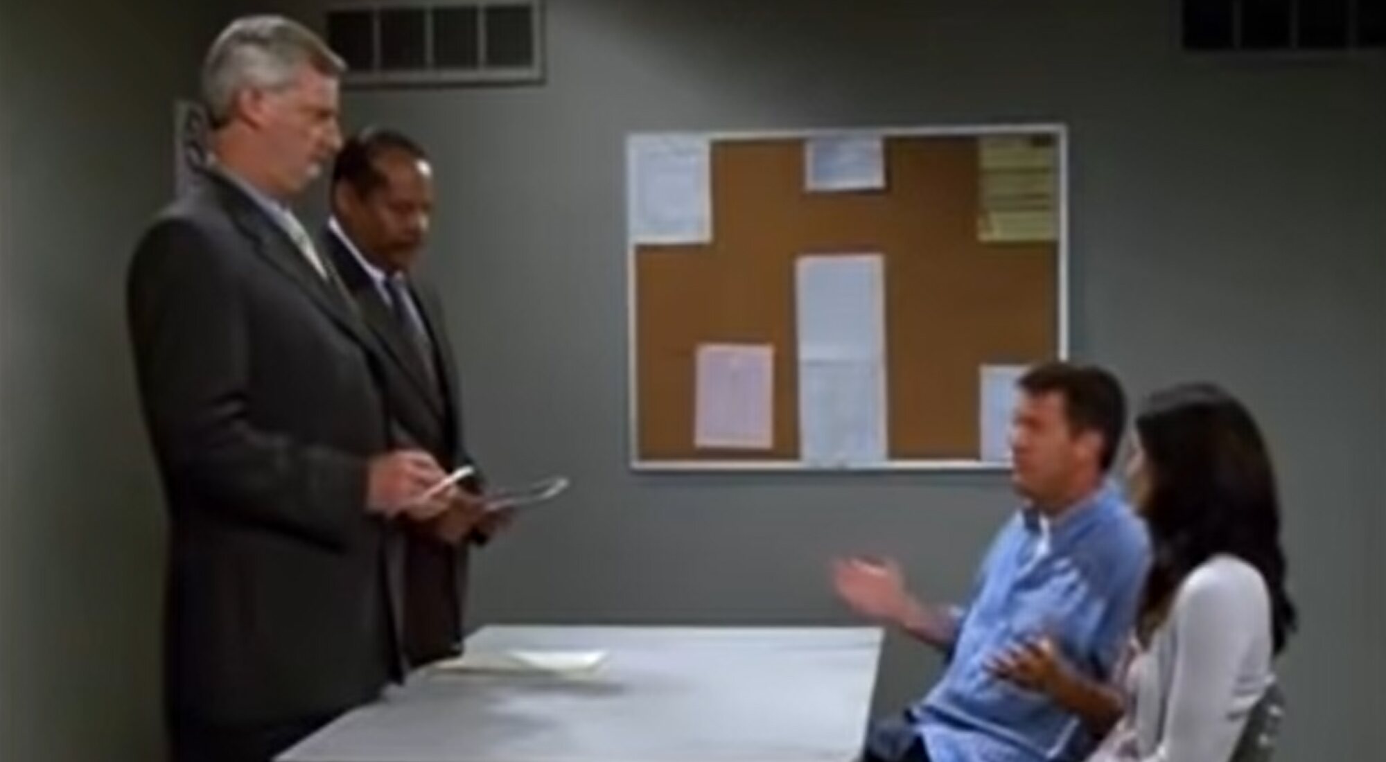 Mónica y Chandler son interrogados en el aeropuerto en una escena eliminada de 'Friends'