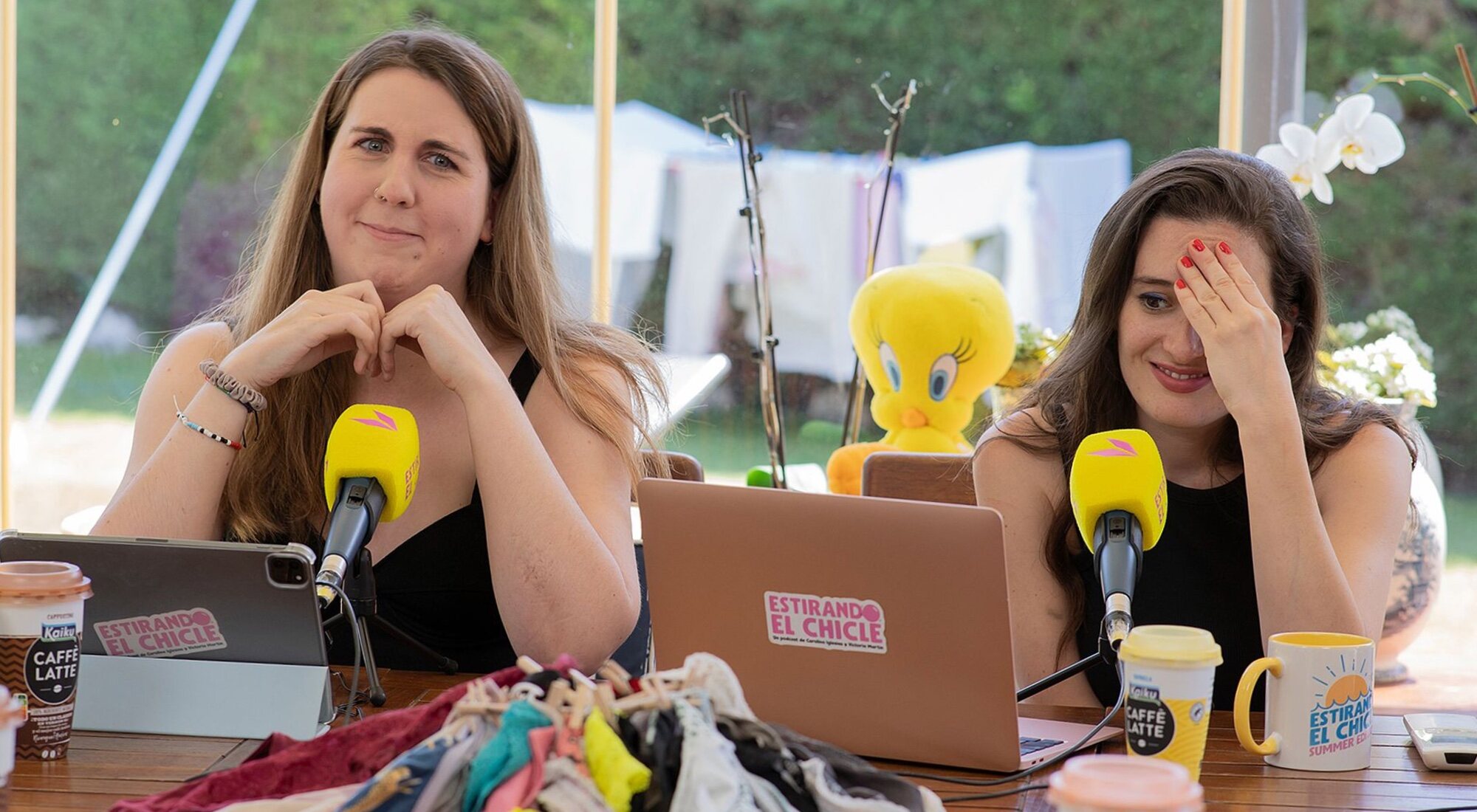 Carolina Iglesias y Victoria Martín en "Estirando el chicle"