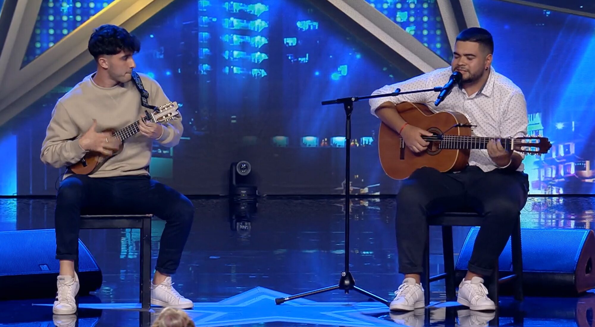Mario actúa en 'Got Talent 8' junto a su amigo Adrián con una canción sobre el volcán de La Palma