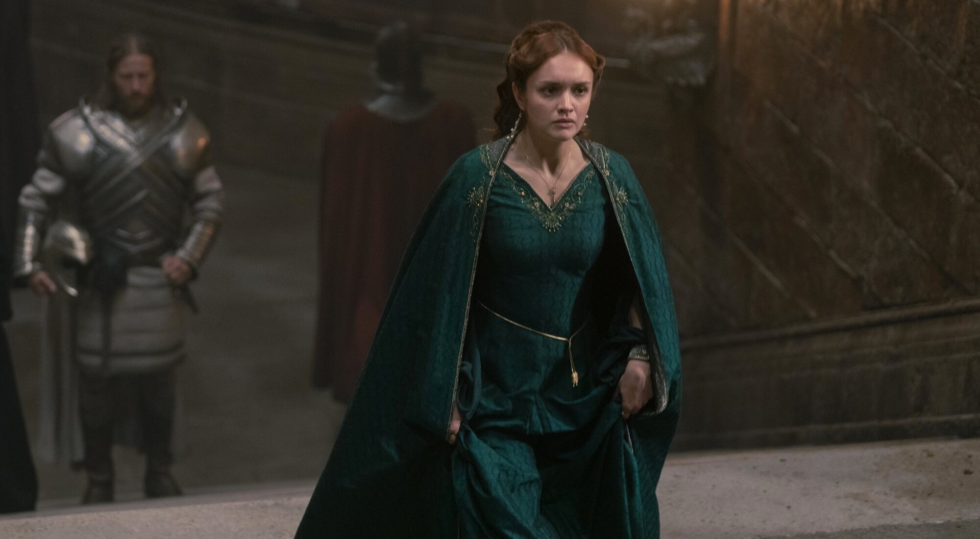 Olivia Cooke vistiendo de verde en una imagen promocional de 'La Casa del Dragón'