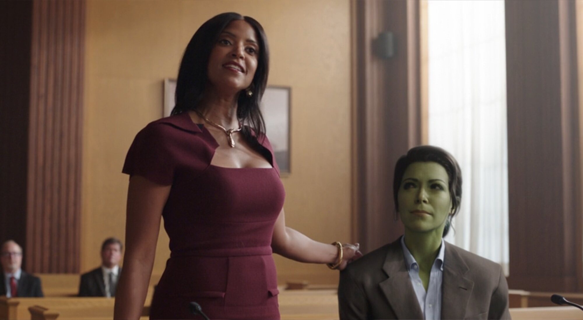 Reneé Elise Goldsberry y Tatiana Maslany como Mallory y Jennifer en 'She-Hulk: Abogada Hulka'