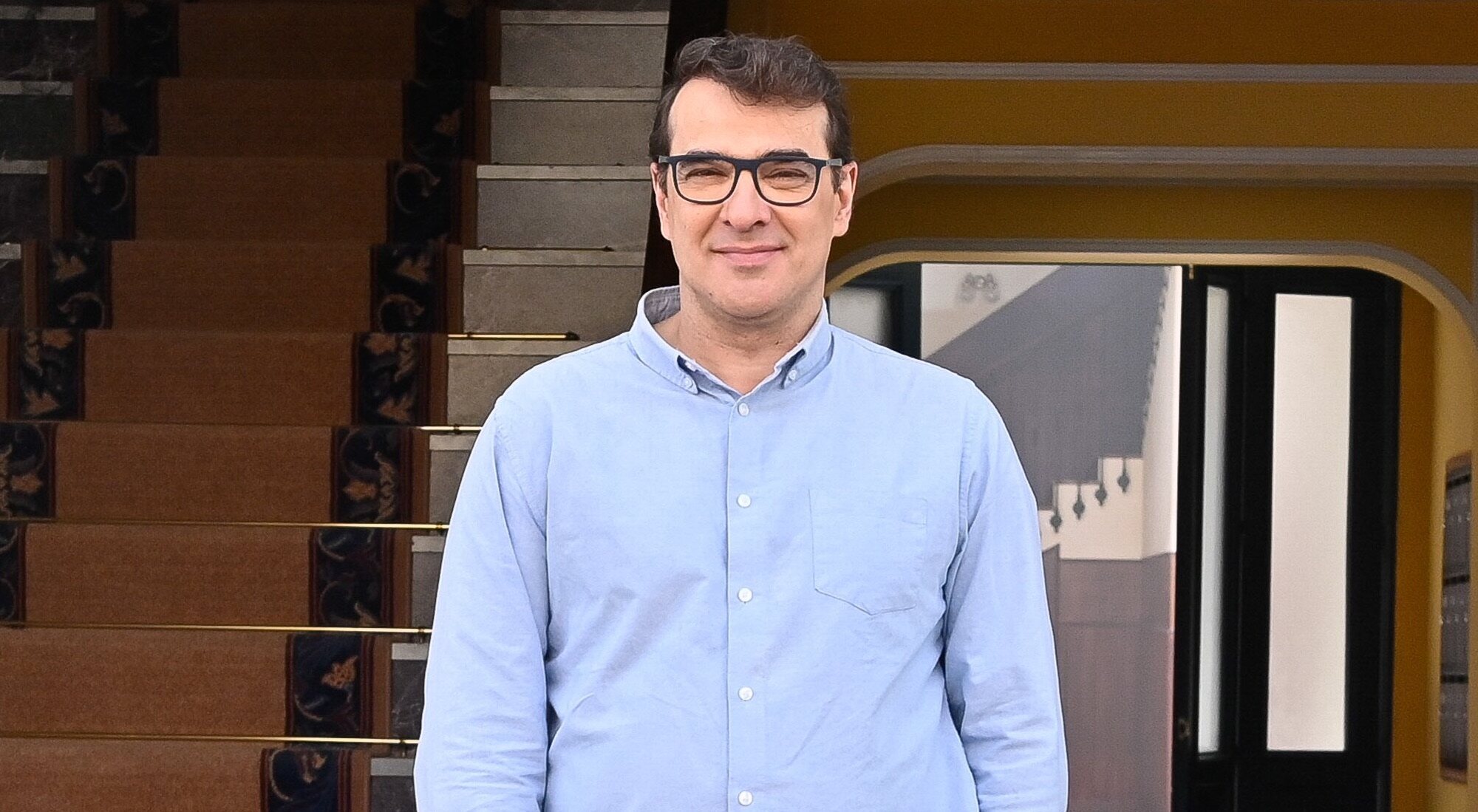 Luis Merlo, en el portal del nuevo edificio de &#39;La que se avecina&#39;